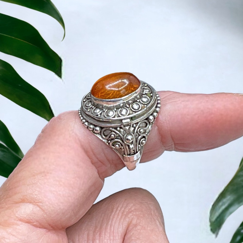 🌺Vintage Sterling Amber Poison Ring - Picture 3 of 15